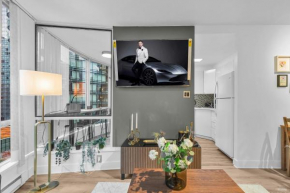 1-BR Condo in Downtown Coal Harbour with Parking and City Views
